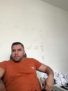 raulgzz4 online show from 04-04-26, 07:22