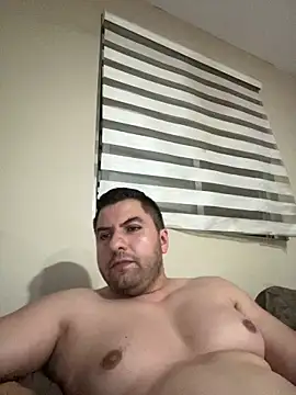 raulgzz4 online show from 05-19-26, 04:52
