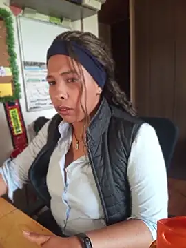 IVONNE COLLINS33 online show from 04-13-26, 03:28