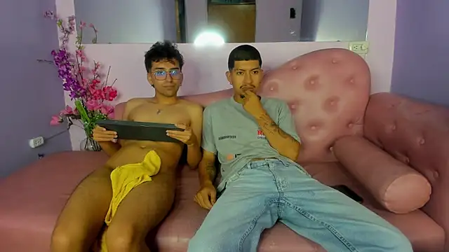 Snapshot of AxelAndJeremy chatting on 09-20-25, 03:29 AxelAndJeremy online show from 09-20-25, 03:29