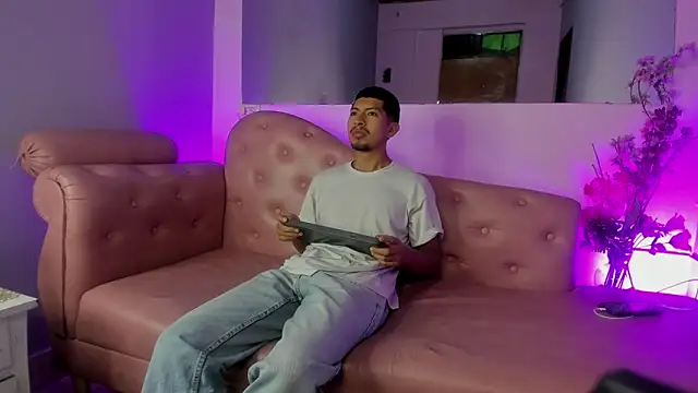 Snapshot of AxelAndJeremy chatting on 09-26-25, 02:48 AxelAndJeremy online show from 09-26-25, 02:48