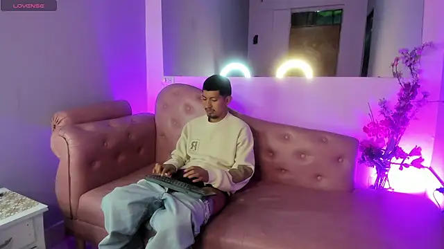 Snapshot of AxelAndJeremy chatting on 09-27-25, 03:22 AxelAndJeremy online show from 09-27-25, 03:22