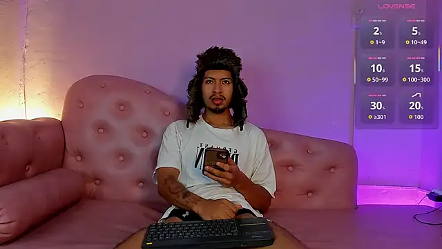 Snapshot of AxelAndJeremy chatting on 12-01-25, 02:27 AxelAndJeremy online show from 12-01-25, 02:27