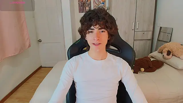 Nude Boy18 online show from 12-16-25, 02:27