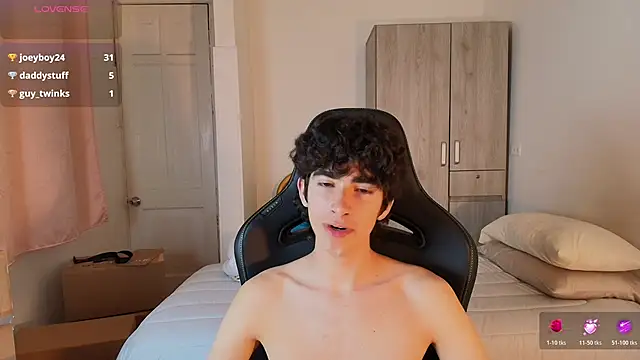 Nude Boy18 online show from 06-04-26, 06:30
