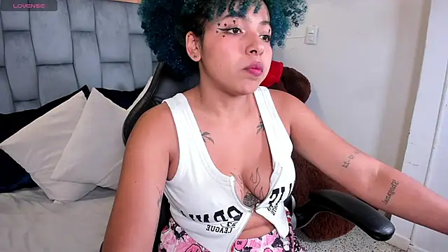 Snapshot of momo_ayasse chatting on 09-15-25, 01:49 momo ayasse online show from 09-15-25, 01:49