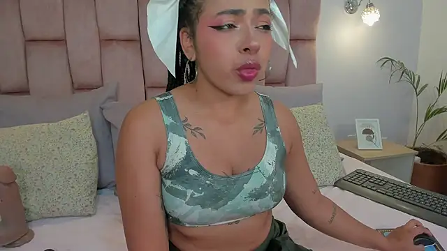 Snapshot of momo_ayasse chatting on 11-02-25, 02:36 momo ayasse online show from 11-02-25, 02:36