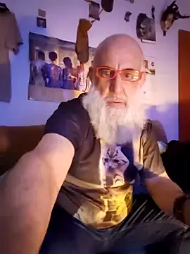 Snapshot of barbaszztop chatting on 03-18-26, 12:36 barbaszztop online show from 03-18-26, 12:36