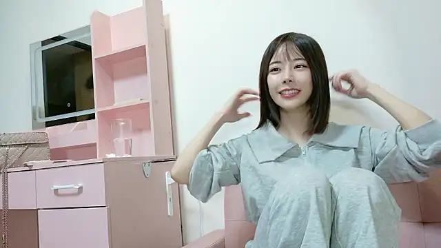 Snapshot of Menes_daisuki chatting on 10-27-25, 05:11 Menes daisuki online show from 10-27-25, 05:11