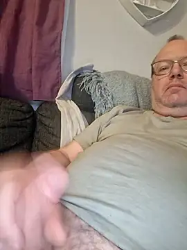 pettson72 online show from 04-21-26, 08:34