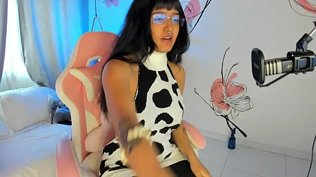Snapshot of Angel_kanon chatting on 08-06-26, 01:35 Angel kanon online show from 08-06-26, 01:35