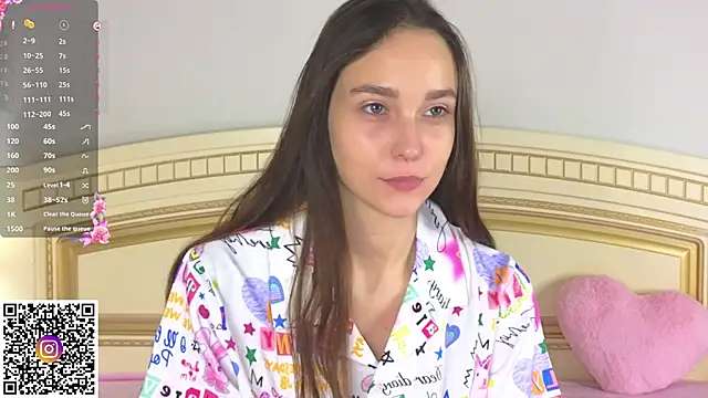 Snapshot of SoftieDream chatting on 10-27-25, 06:06 SoftieDream online show from 10-27-25, 06:06