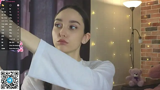 Snapshot of SoftieDream chatting on 11-08-25, 06:24 SoftieDream online show from 11-08-25, 06:24