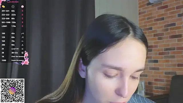 Snapshot of SoftieDream chatting on 12-01-25, 06:18 SoftieDream online show from 12-01-25, 06:18