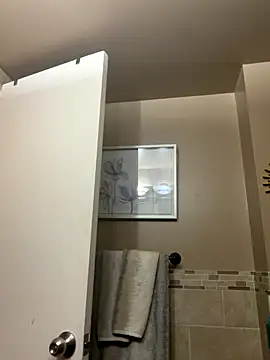 Snapshot of allybluee777 chatting on 11-17-25, 04:40 allybluee777 online show from 11-17-25, 04:40