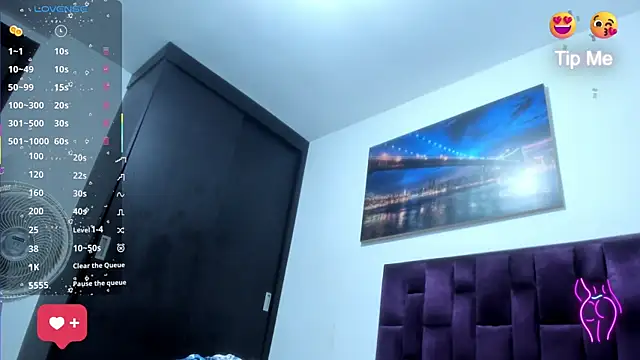 Alicia Whitee online show from 10-13-25, 10:15