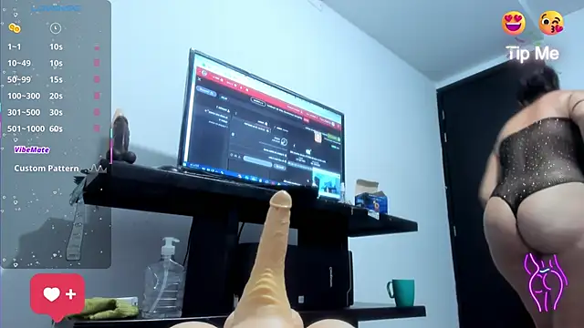 Alicia Whitee online show from 10-14-25, 10:16