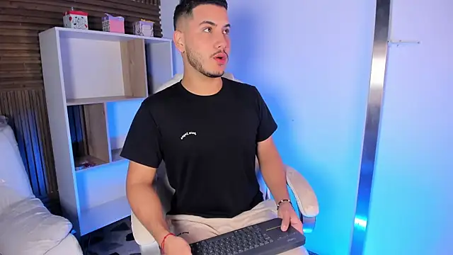 Axel grey  online show from 09-20-25, 12:39