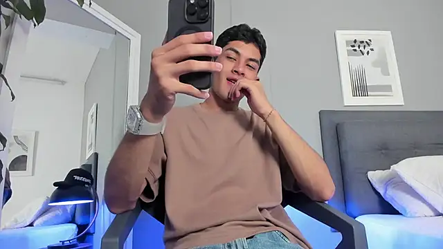 Tylerffoxx online show from 10-14-25, 08:09