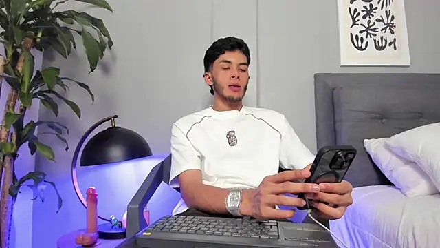 Tylerffoxx online show from 06-26-26, 11:09