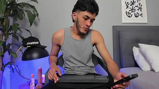 Tylerffoxx online show from 06-29-26, 09:04