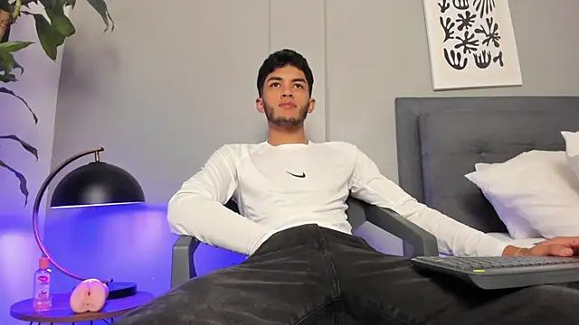 Tylerffoxx online show from 07-29-26, 01:20