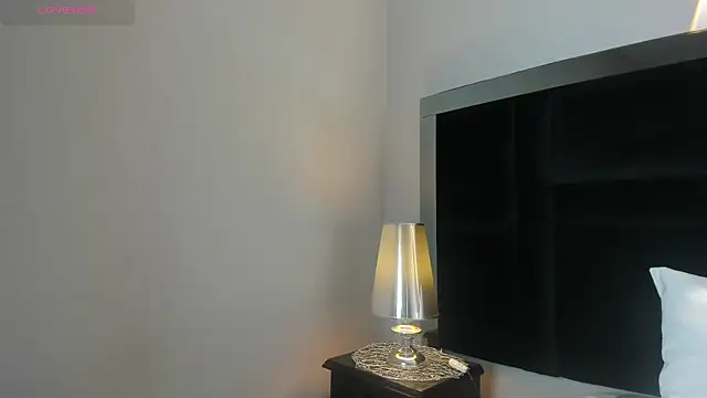 CarolineLee  online show from 03-26-26, 10:37