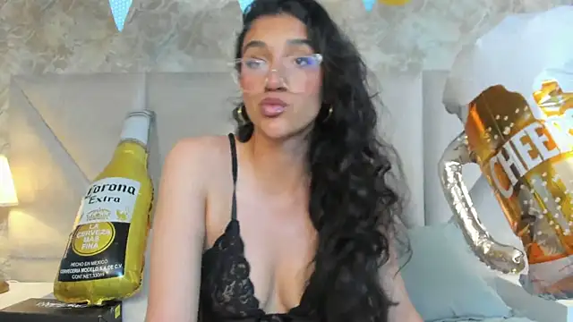 ValentiinaCruz online show from 10-04-25, 07:34