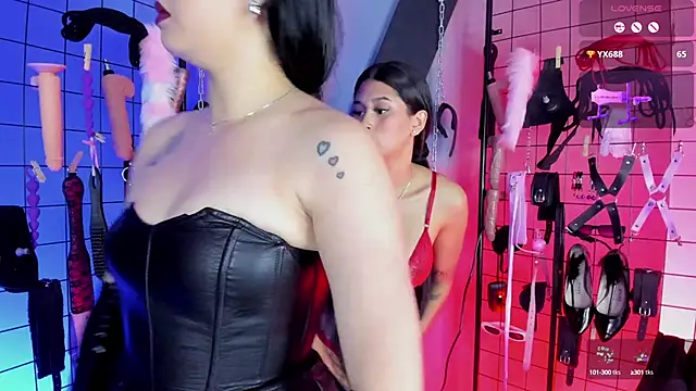 Snapshot of VictoryaLiah_BDSM chatting on 09-10-25, 11:54 VictoryaLiah BDSM online show from 09-10-25, 11:54