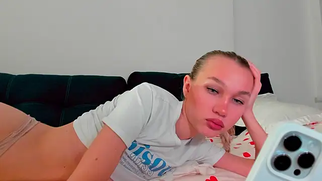 cuteleraay online show from 11-21-25, 08:51