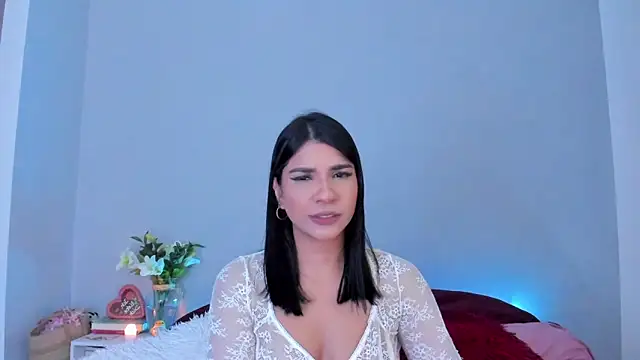 Laura-angeel online show from 11-25-25, 07:14