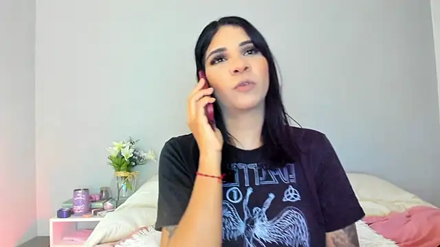 Laura-angeel online show from 12-20-25, 05:31