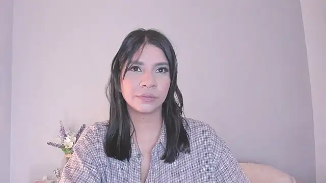 Snapshot of Laura-angeel chatting on 02-05-26, 04:44 Laura-angeel online show from 02-05-26, 04:44