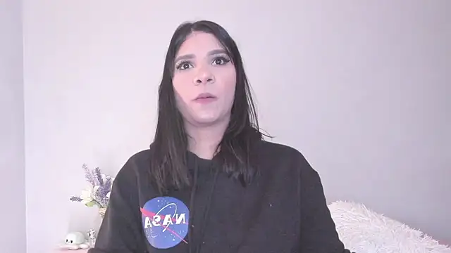 Laura-angeel online show from 02-07-26, 11:30