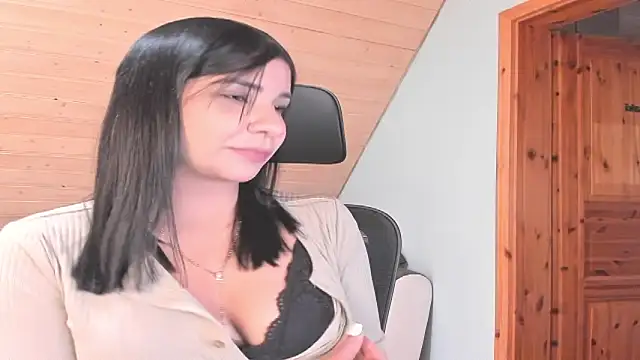 Snapshot of Laura-angeel chatting on 03-05-26, 07:15 Laura-angeel online show from 03-05-26, 07:15