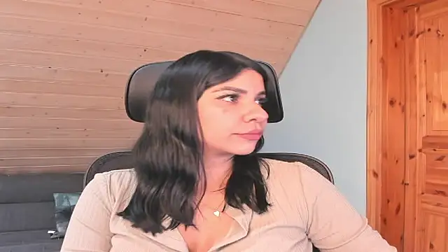 Snapshot of Laura-angeel chatting on 03-24-26, 06:29 Laura-angeel online show from 03-24-26, 06:29