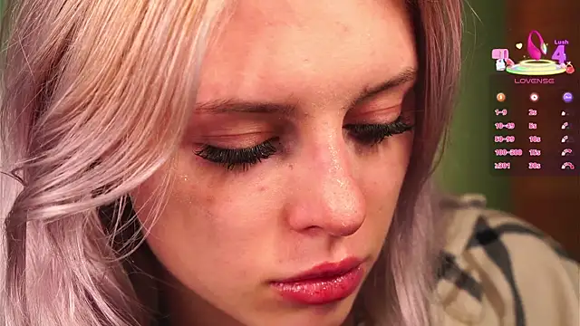 Snapshot of Nelly_Carroll chatting on 09-10-25, 06:19 Nelly Carroll online show from 09-10-25, 06:19