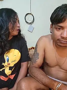 Snapshot of Hotbhabi305 chatting on 02-22-26, 09:52 Hotbhabi305 online show from 02-22-26, 09:52