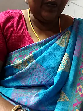 Snapshot of TAMIL_ELAKKIYA chatting on 04-29-26, 09:24 TAMIL ELAKKIYA online show from 04-29-26, 09:24