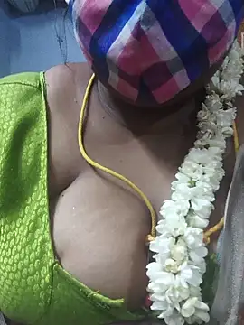 Snapshot of TAMIL_ELAKKIYA chatting on 05-10-26, 04:56 TAMIL ELAKKIYA online show from 05-10-26, 04:56