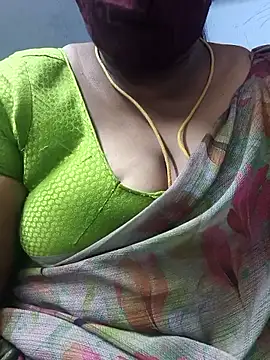 Snapshot of TAMIL_ELAKKIYA chatting on 06-05-26, 04:13 TAMIL ELAKKIYA online show from 06-05-26, 04:13