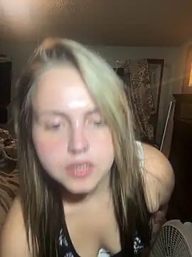 Snapshot of JuicyExxxperience chatting on 10-28-25, 11:47 JuicyExxxperience online show from 10-28-25, 11:47