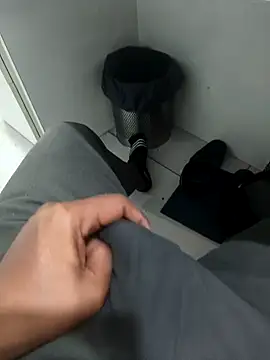 hotboy43339 online show from 02-18-26, 09:33