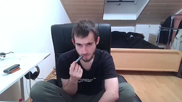 Snapshot of Bez3ybik chatting on 10-24-25, 08:49 Bez3ybik online show from 10-24-25, 08:49