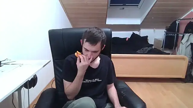 Snapshot of Bez3ybik chatting on 10-28-25, 12:14 Bez3ybik online show from 10-28-25, 12:14