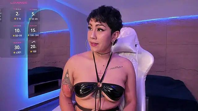 Snapshot of ZahaRose chatting on 10-11-25, 05:00 ZahaRose online show from 10-11-25, 05:00