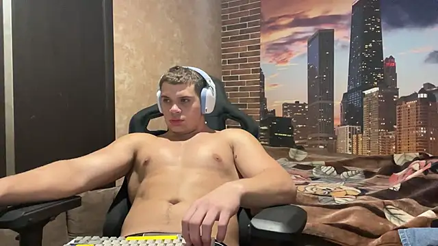 MusclePhantom online show from 11-05-25, 09:04