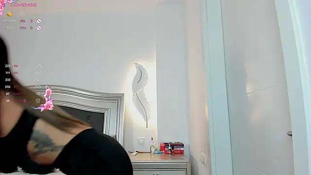 AmiraaLuxe online show from 10-28-25, 03:04