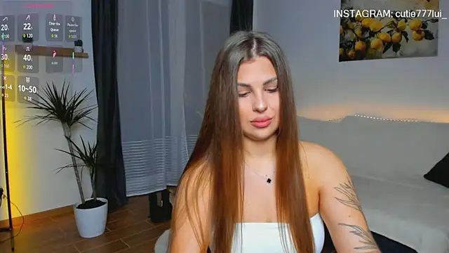 Snapshot of Cutie_Lui chatting on 10-06-25, 07:17 Cutie Lui online show from 10-06-25, 07:17