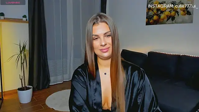 Snapshot of Cutie_Lui chatting on 11-10-25, 10:36 Cutie Lui online show from 11-10-25, 10:36